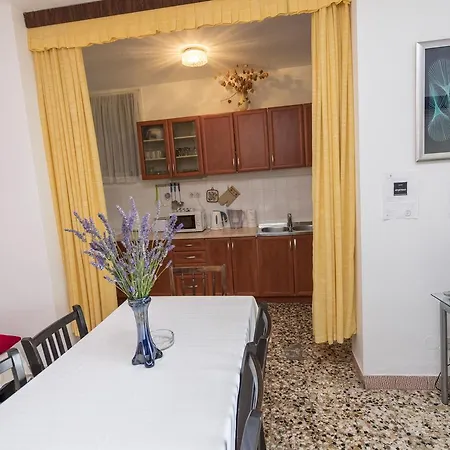 Anka Apartment *